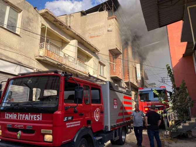 Yanan Mobilya Atölyesi Hurdaya Döndü