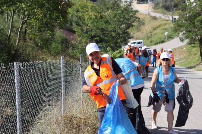 Atık Toplama Etkinliğiyle Çevre Kirliliğine Dikkat Çektiler