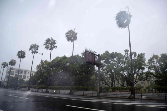 Japonya’yı Vuran Nanmadol Tayfunu’nda 21 Kişi Yaralandı