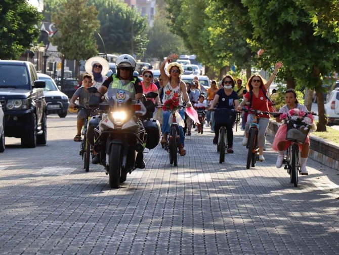 Nazilli’de ’Süslü Kadınlar’ Bisiklet Turu Gerçekleştirildi