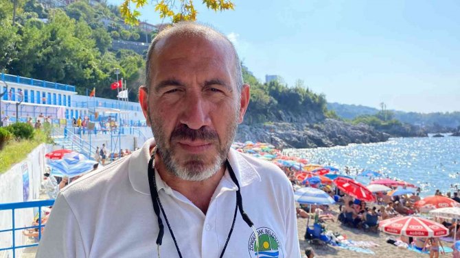 Hava Sıcaklığı 30 Dereceye Yaklaştı, Vatandaşlar Plaja Akın Etti