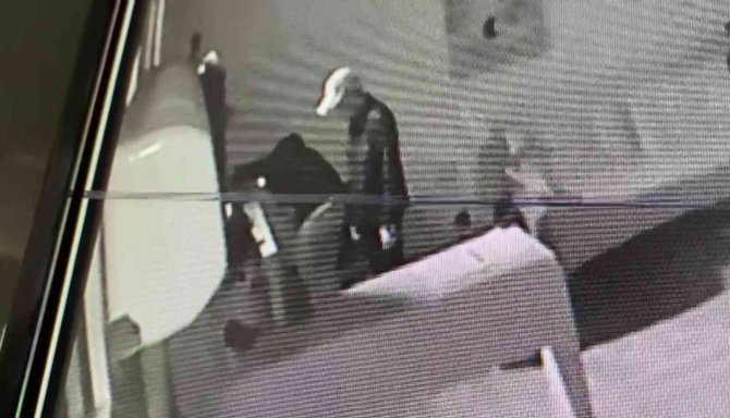 Kartal’da Aynı Gecede Anaokulu Ve Kuaföre Hırsızlık Şoku: Ne Buldularsa Çaldılar