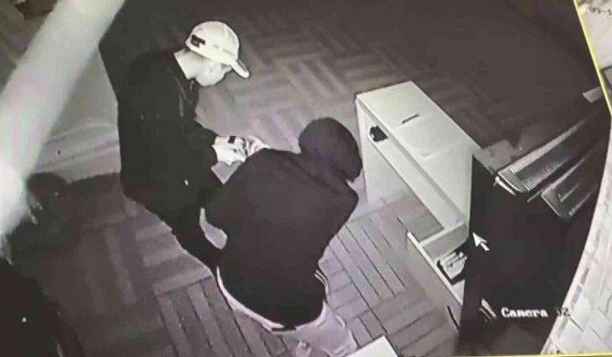Kartal’da Aynı Gecede Anaokulu Ve Kuaföre Hırsızlık Şoku: Ne Buldularsa Çaldılar