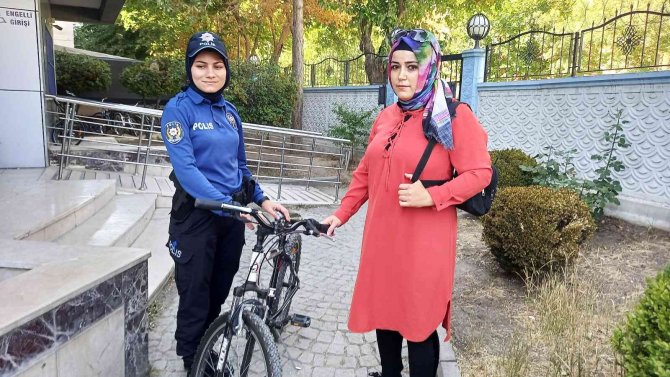 Polisin Ele Geçirdiği Çalıntı Bisikletler Sahiplerine Teslim Edildi