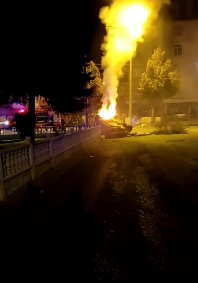 Aşırı Süratli Otomobil Takla Atarak Alev Aldı
