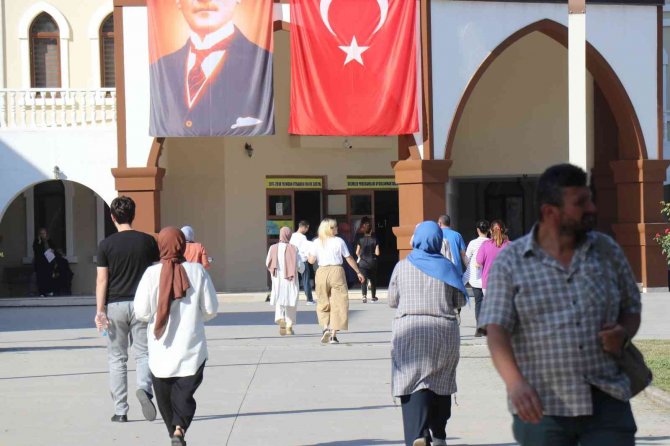 İ̇ptal Edilen Kpss’de İlk Oturum Başladı