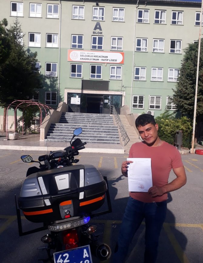 Kpss’ye Geç Kalan Öğrencilerin İmdadına Polis Yetişti