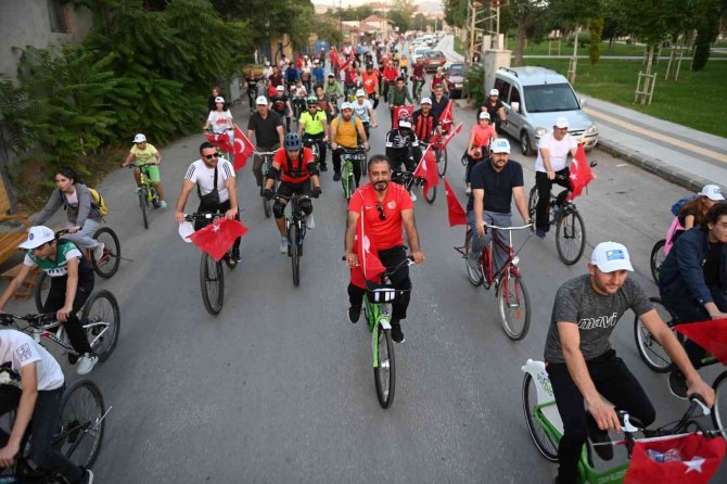 Çorum’da Yüzlerce Bisiklet Sever Sağlıklı Yaşam İçin Pedal Çevirdi