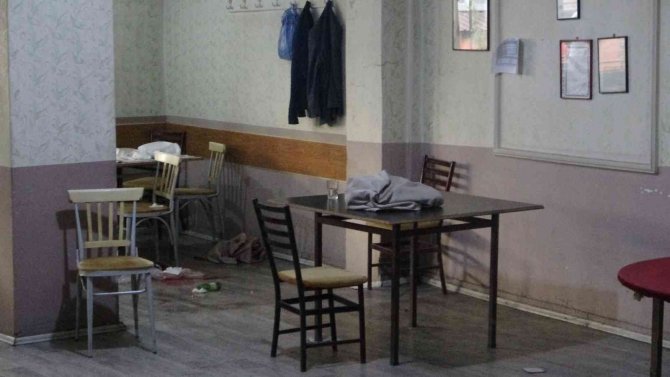 Kıraathanede Okey Oynarken Vuruldu