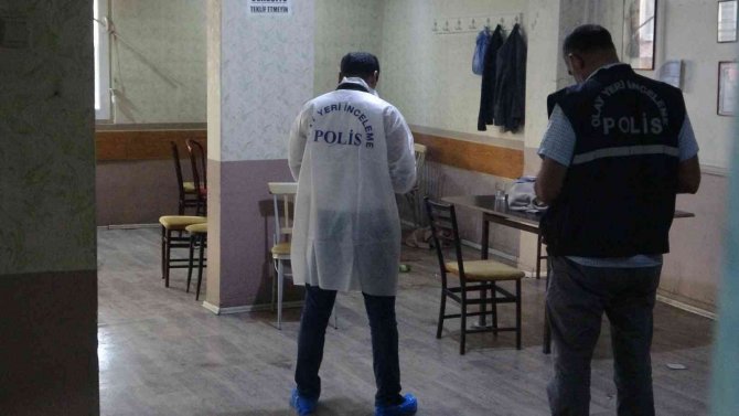 Kıraathanede Okey Oynarken Vuruldu