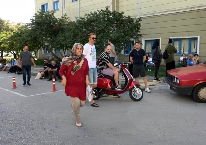 Sınava Geç Kalan Kpss Adayları Usain Bolt’u Aratmadı