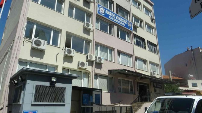 Yaşlı Kadını 1 Milyon 200 Bin Tl Dolandırdı, Polisten Kaçamadı
