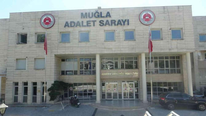 Yaşlı Kadını 1 Milyon 200 Bin Tl Dolandırdı, Polisten Kaçamadı