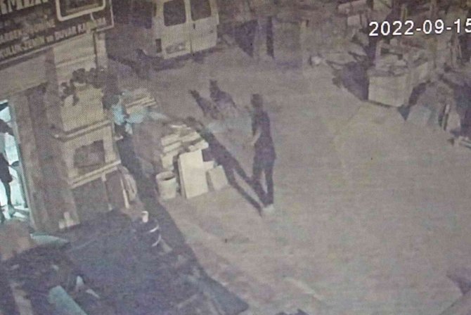 Tartıştığı Arkadaşına Sinirlenip Aynı İsmi Taşıyan Köpeğe Kurşun Yağdıran Adam Tutuklandı