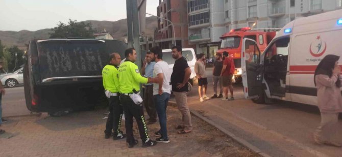 Sivas’ta Trafik Kazası: 3 Yaralı
