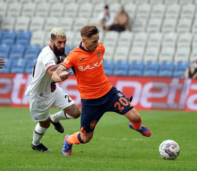 Spor Toto Süper Lig: Başakşehir: 0 - Karagümrük: 0 (İ̇lk Yarı)