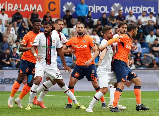 Spor Toto Süper Lig: Başakşehir: 0 - Karagümrük: 0 (İ̇lk Yarı)