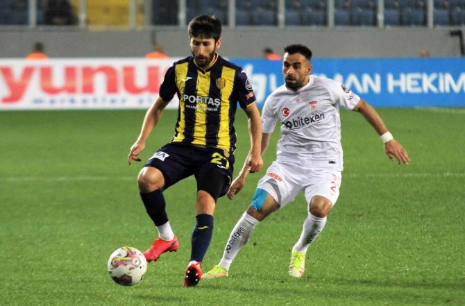 Spor Toto Süper Lig: Mke Ankaragücü: 2 - Dg Sivasspor: 0 (İ̇lk Yarı)
