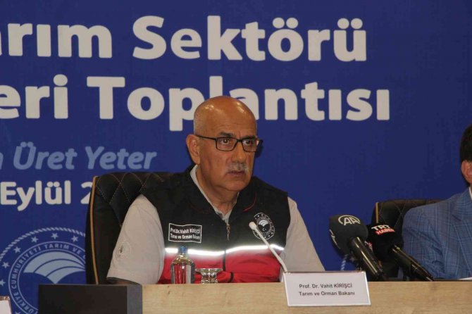 Bakan Kirişci: "Üreticinin Üretmediğini Söyleyerek Hadsizlik Yapan Çevreler Var"