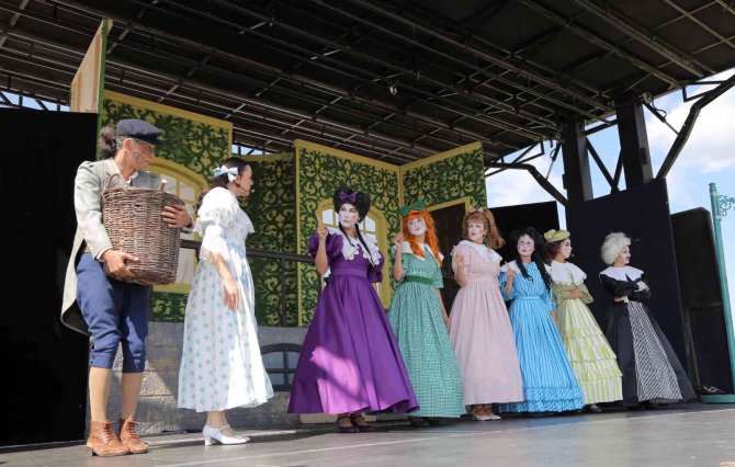 Çocuklar Festivalin Tadını Çıkardı