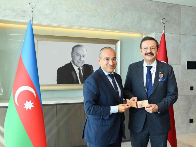 Tobb Başkanı Hisarcıklıoğlu’na Azerbaycan ‘Dostluk Nişanı’