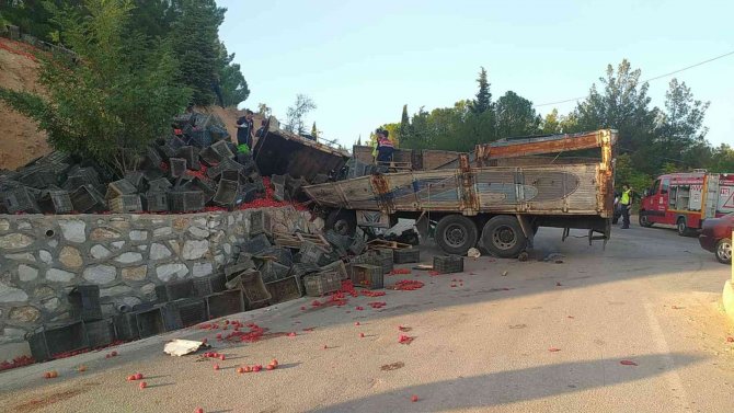 Uşak’ta Kamyon Duvara Çarptı: 1 Ölü
