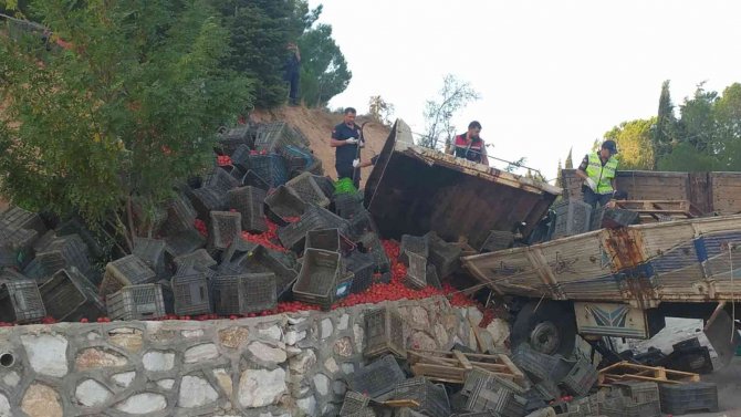 Uşak’ta Kamyon Duvara Çarptı: 1 Ölü