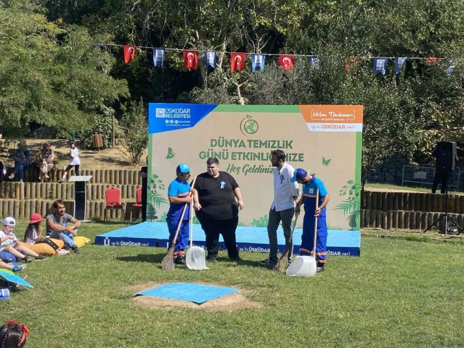 Kuzguncuk’ta ‘Dünya Temizlik Günü’nde Cadde Ve Sokaklar Temizlendi