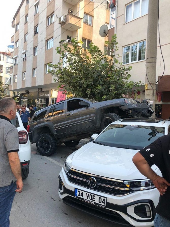 3 Araca Çarparak Caddeyi Savaş Alanına Döndürdü