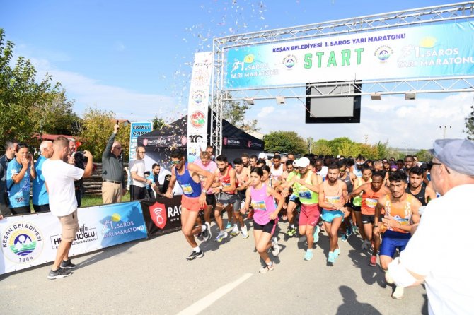 1. Saros Yarı Maratonu Koşuldu