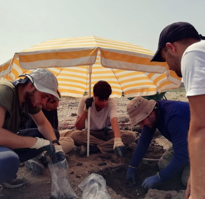 Medeniyetlerin Geçiş Noktasının Tarihine Kara Ve Su Altı Kazıları Işık Tutacak