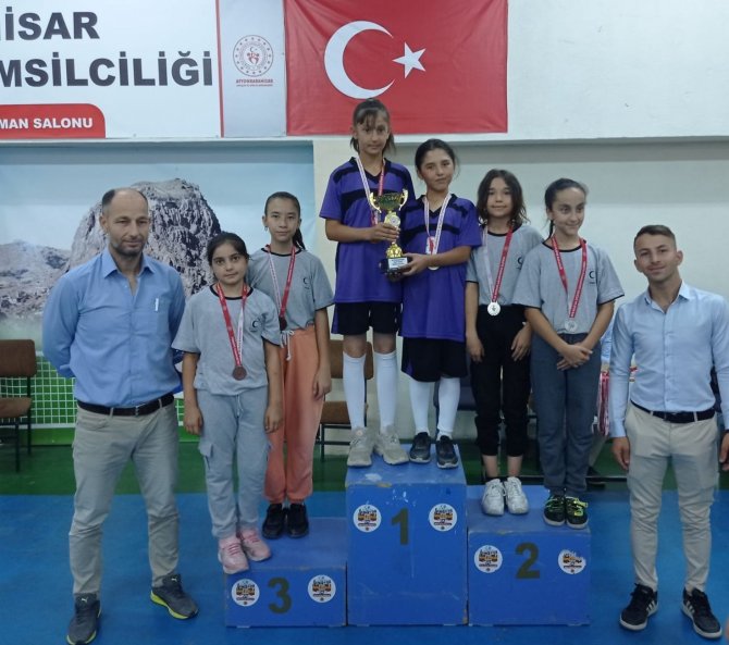Yeşilaylı Çocukların Masa Tenisi Turnuvasında Başarı Kazandı