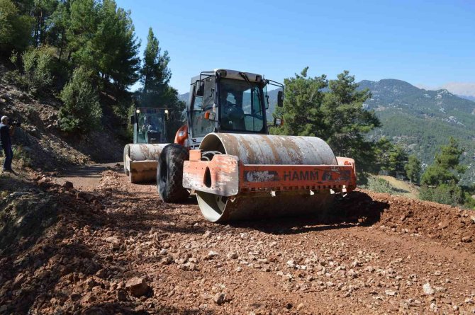 Konyaaltı Üçoluk Mahallesi Havutönü Grup Yolu Yenileniyor