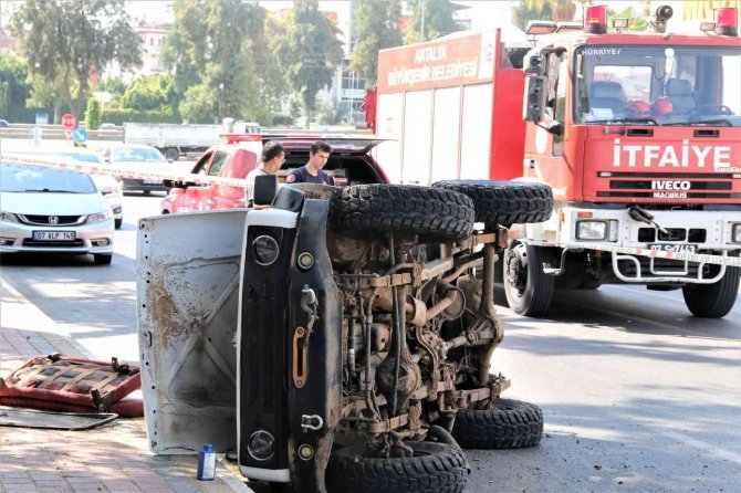 Otomobil İle Çarpışan Arazi Cipi Yan Yattı, Ukraynalı Kadın Sürücü Kazanın Şokundan Çıkamadı