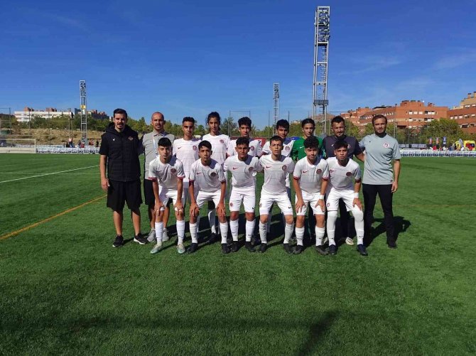 Antalyaspor U14 Takımı Avrupa’da Adından Söz Ettirdi