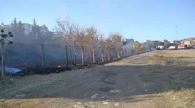 Elektrik Trafosunun Yanındaki Yangın Yürekleri Ağza Getirdi