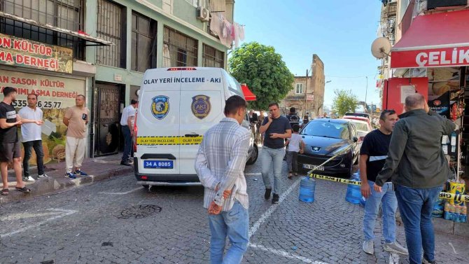 Fatih’te Polise Silahlı Saldırı: 2 Polis Yaralandı
