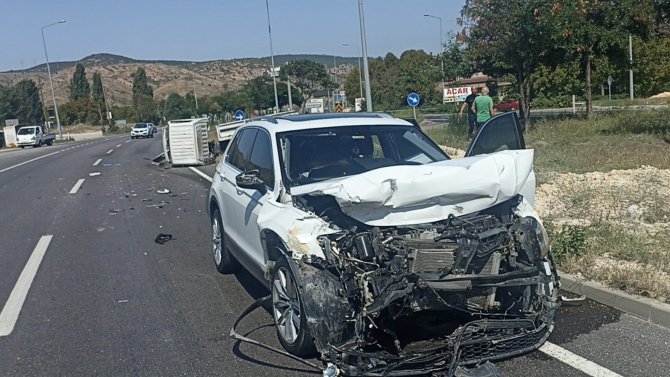 Bilecik’te Otomobil İle Kamyonetin Çarpışması Sonucu 1 Kişi Yaralandı