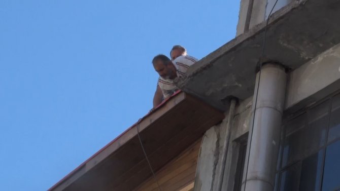 Kağıthane’de Boya İmalathanesinde Yangın Paniği
