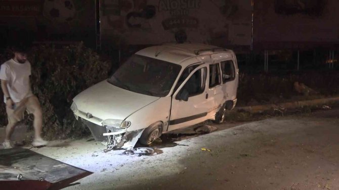 Direksiyon Hakimiyetini Kaybeden Alkollü Sürücü Ağır Yaralandı