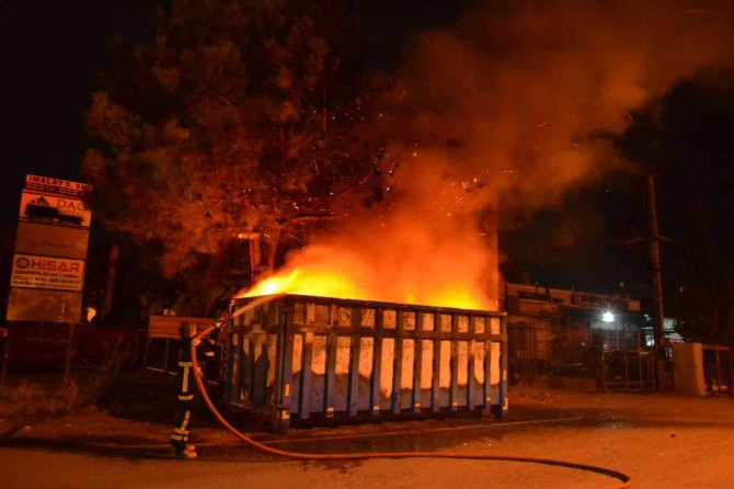 Çorlu’da Korkutan Yangın: Alevler Geceyi Aydınlattı