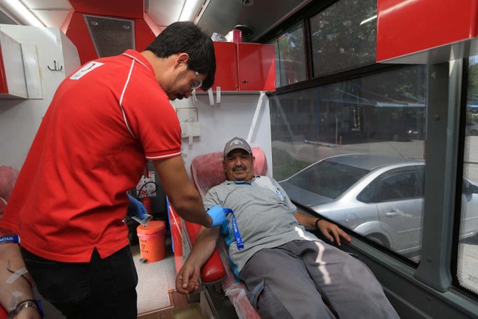 Pamukkale Belediyesi’nden Kızılay’a Anlamlı Destek