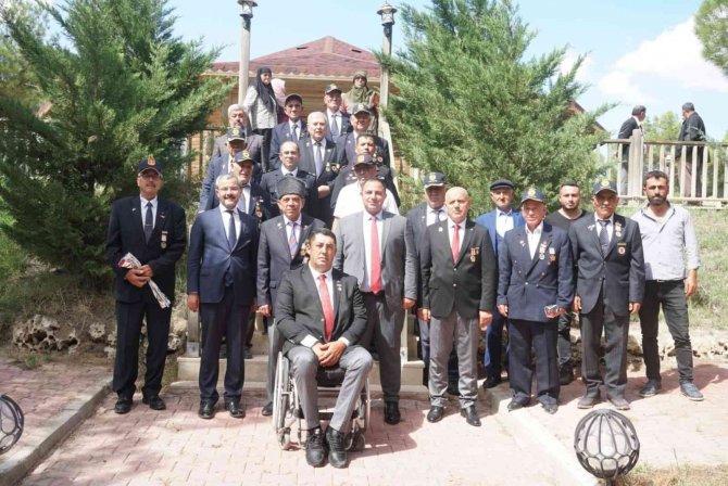 Çivril’de Gaziler Öğrencilerle Buluştu