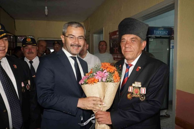 Çivril’de Gaziler Öğrencilerle Buluştu