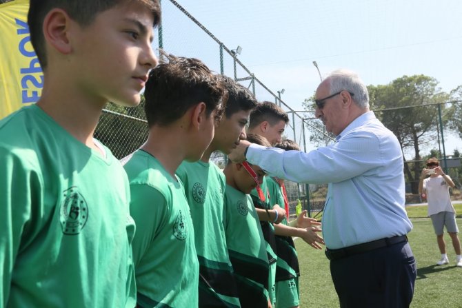 Çim Hokeyi Turnuvasında Kıyasıya Mücadele