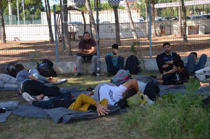 Didim’de 23 Filistinli Göçmen Yakalandı
