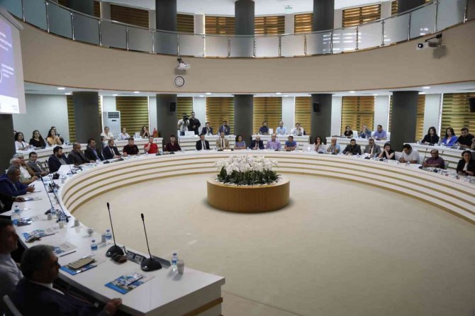 Bakan Yardımcısı Kaymakcı, Erü’de Akademisyenler Ve Öğrencilerle Buluştu