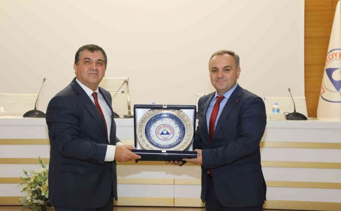 Bakan Yardımcısı Kaymakcı, Erü’de Akademisyenler Ve Öğrencilerle Buluştu