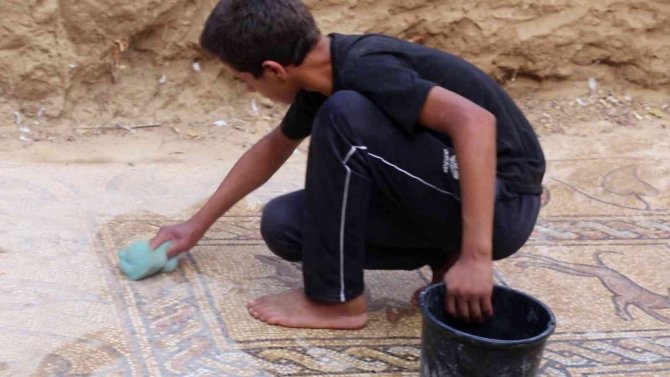 Filistinli Çiftçi Ağaç Dikmek İsterken Arkeolojik Keşif Yaptı