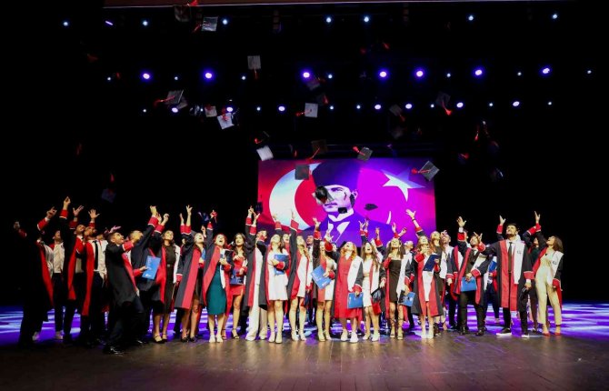 Gaün Diş Hekimliği Fakültesi Öğrencileri Mezun Oldu